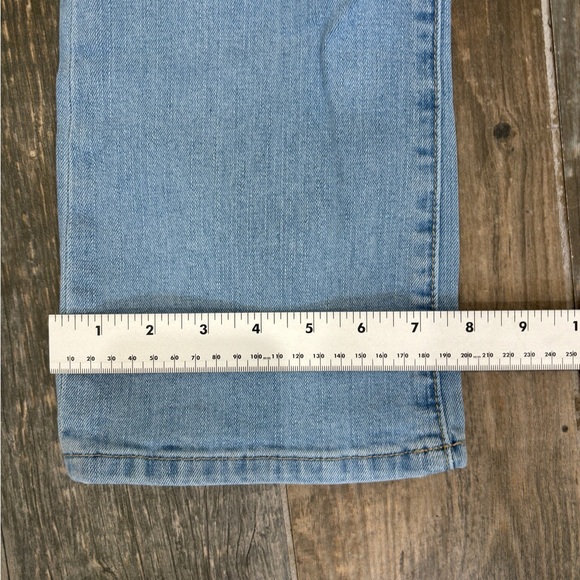 Joe's Jeans Light Wash Cropped Women's Jeans - Picture 9 of 14